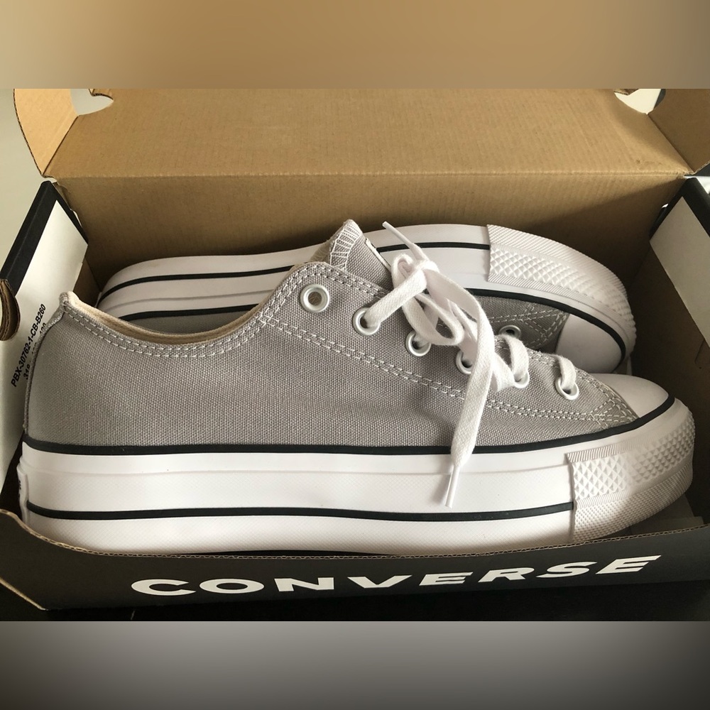 Women’s Converse Stacked Platform Casual Sneakers Size 11 New